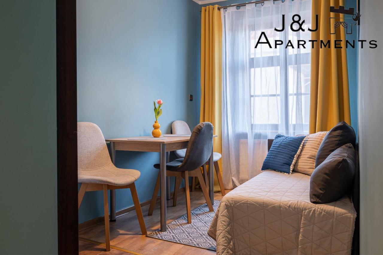 J&j Apartments, Szczytna 1, 9 *